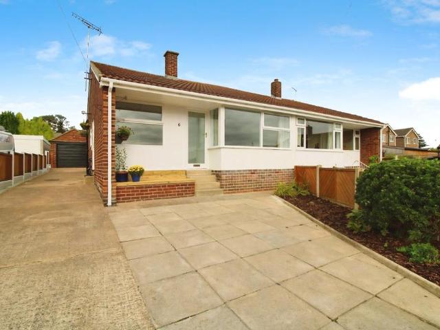 Bungalow for sale in Airedale, Pontefract