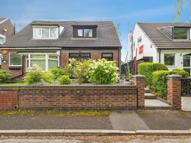 Bungalow for sale in Guide Bridge, Greenheys