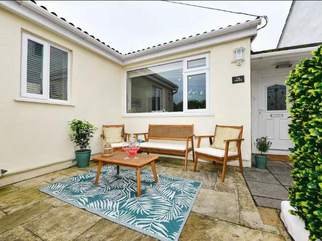 Bungalow for sale in Thistleboon, Mumbles ,the