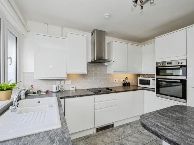 Bungalow for sale in Grovesend and Waungron, Gorseinon