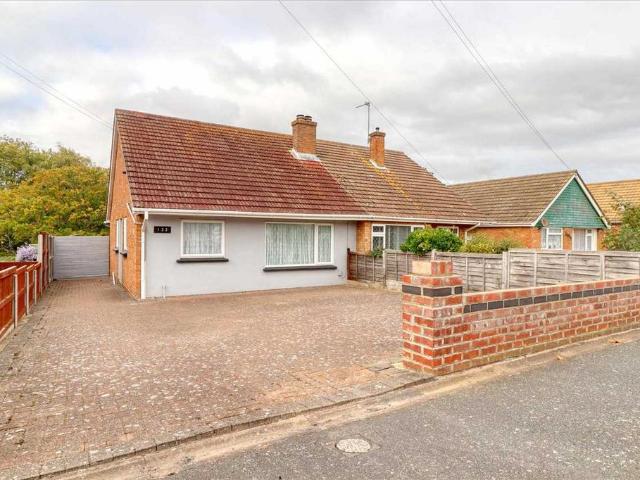 Bungalow for sale in Holland-on-Sea, Dale Hill