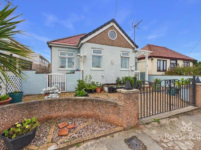 Bungalow for sale in Kinmel Bay, Wales