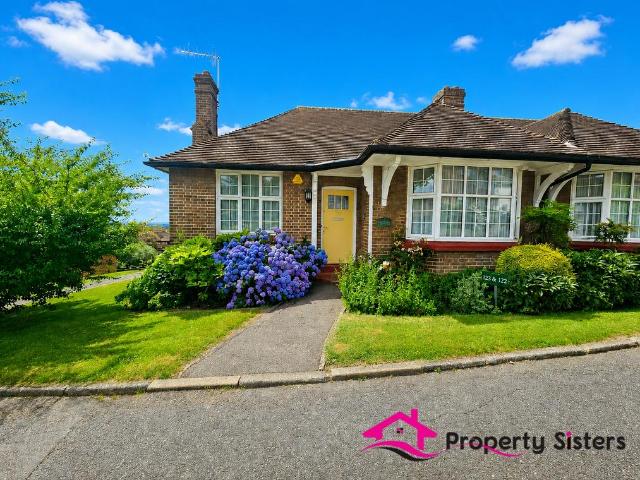Bungalow for sale in Mill Hill, Greater London