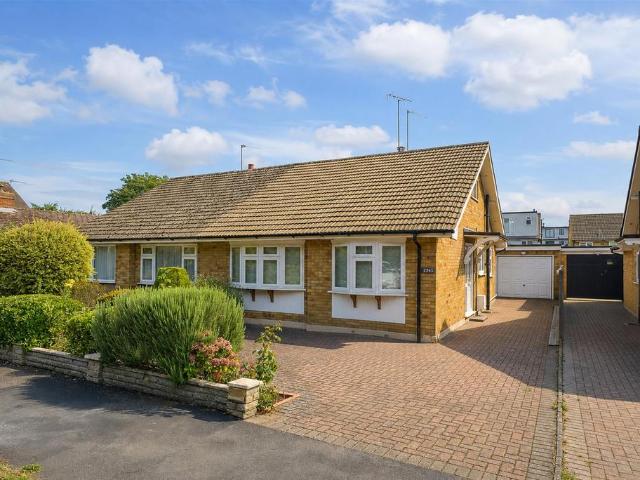 Bungalow for sale in Woodside, North Watford