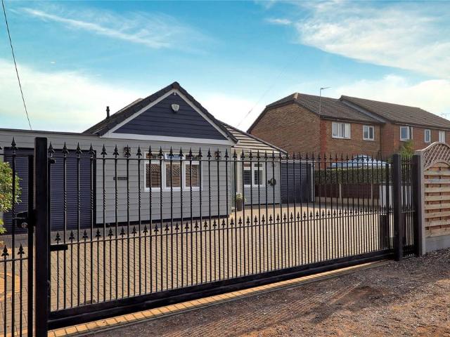 Bungalow for sale in Langdon Hills, Basildon