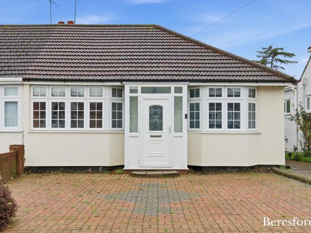 Bungalow for sale in Harold Wood, Greater London