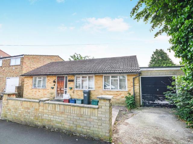 Bungalow for sale in London Borough of Hounslow, Greater London