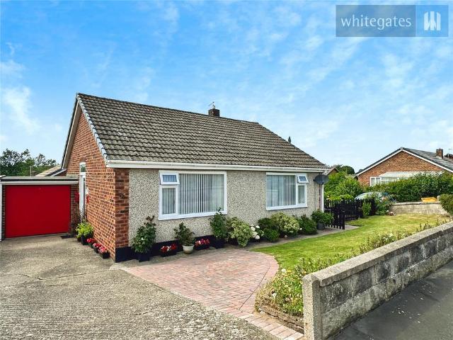 Bungalow for sale in Pen-y-ffordd, Wales