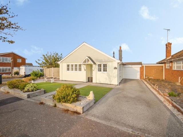 Bungalow for sale in Holland-on-Sea, Dale Hill