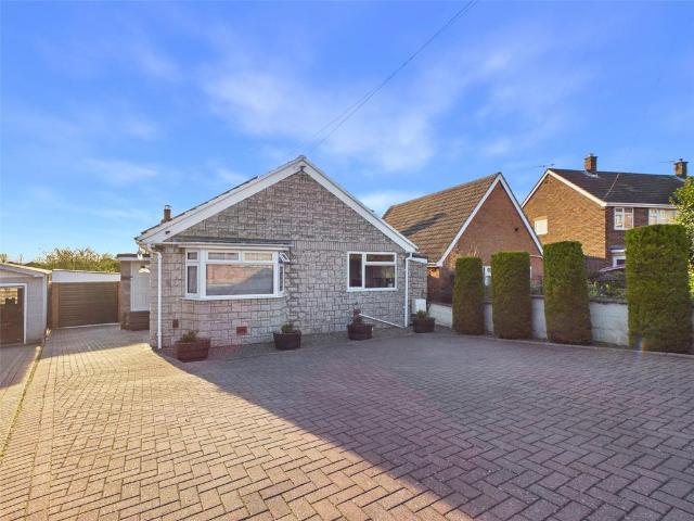 Bungalow for sale in The Ronkswood, Worcestershire