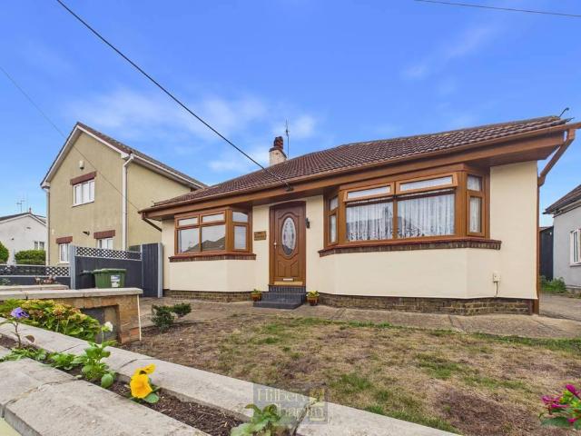 Bungalow for sale in Laindon, Basildon