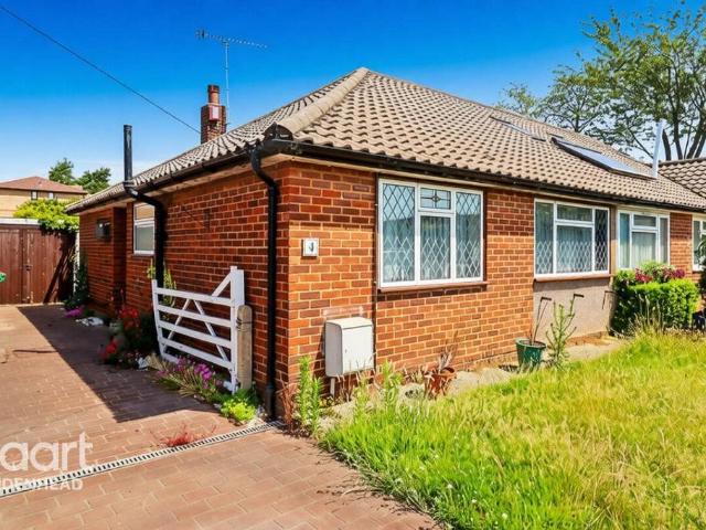 Bungalow for sale in Cippenham, Slough