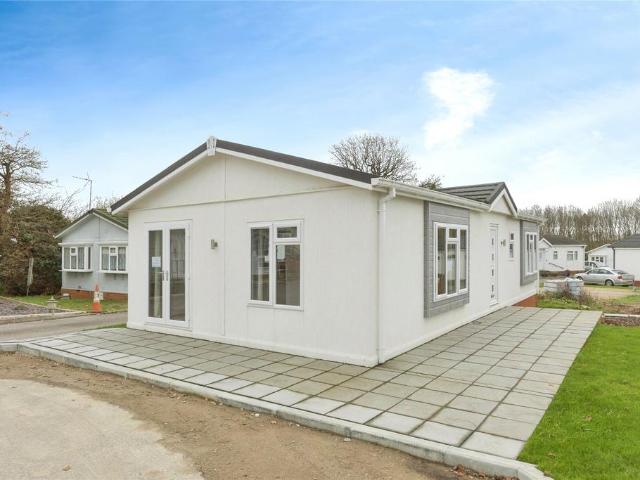 Bungalow for sale in The Butts, Kent