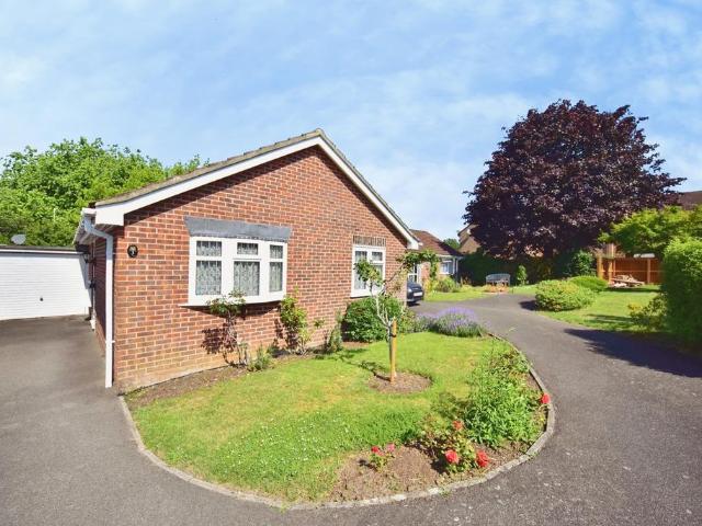 Bungalow for sale in Midway, Kent