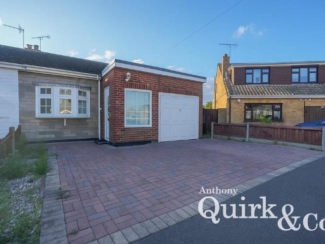 Bungalow for sale in Winter Gardens, Essex