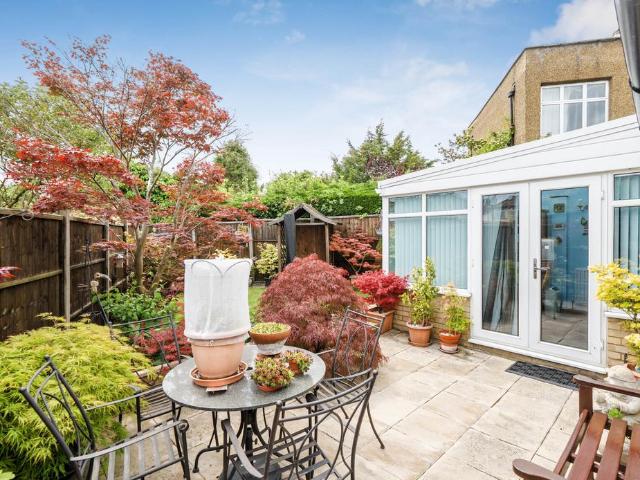 Bungalow for sale in Worcester Park, Greater London