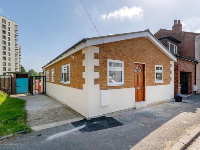 Bungalow for sale in London Borough of Croydon, South Norwood