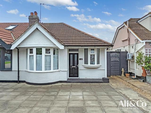 Bungalow for sale in London Borough of Havering, Greater London