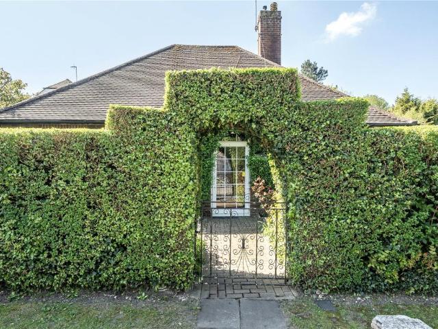 Bungalow for sale in Chalfont St. Peter, Denham
