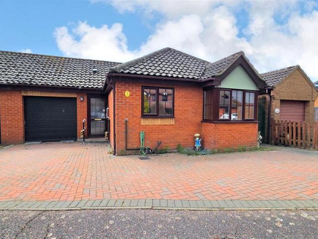 Bungalow for sale in Hopton-on-Sea, Stokesby