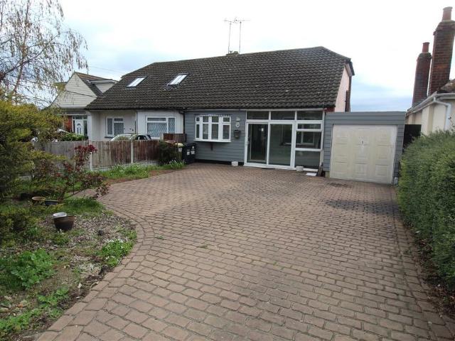 Bungalow for sale in Stroud Green, Barling