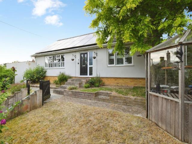 Bungalow for sale in Chipping Hill, Essex