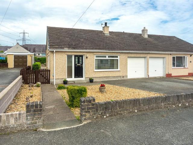 Bungalow for sale in Pentir, Wales