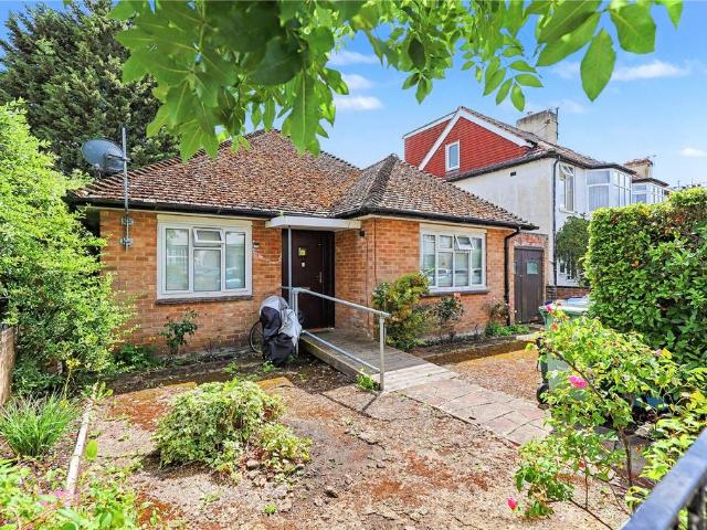 Bungalow for sale in The Slade, Oxfordshire