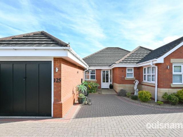 Bungalow for sale in Halesowen, Dudley