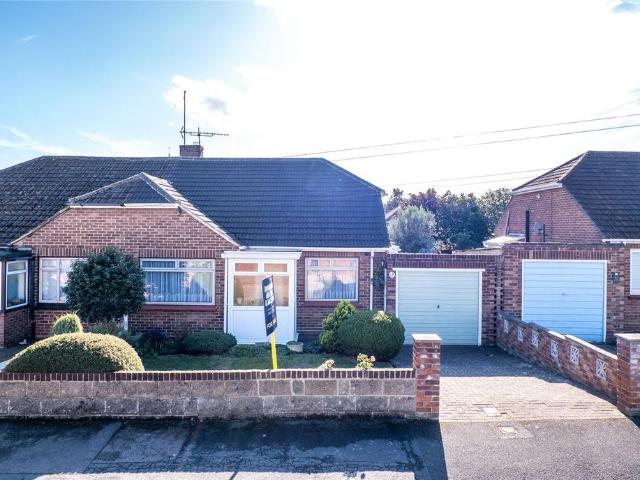 Bungalow for sale in The Knowle, Gravesham