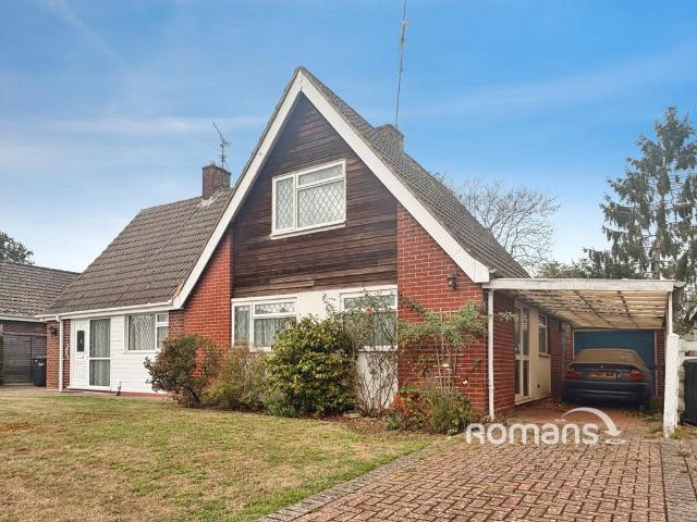 Bungalow for sale in Frogmore, Hart