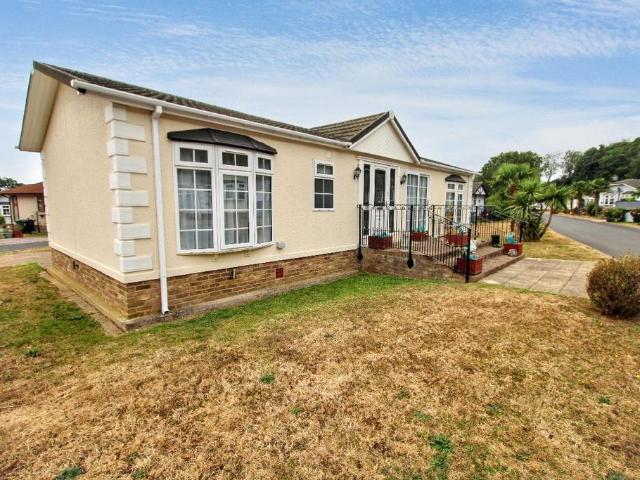 Bungalow for sale in Midway, Kent