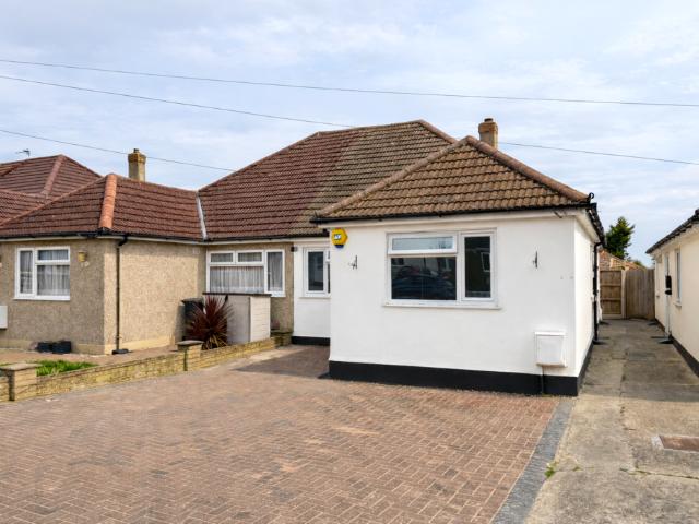 Bungalow for sale in Ramsden, Greater London