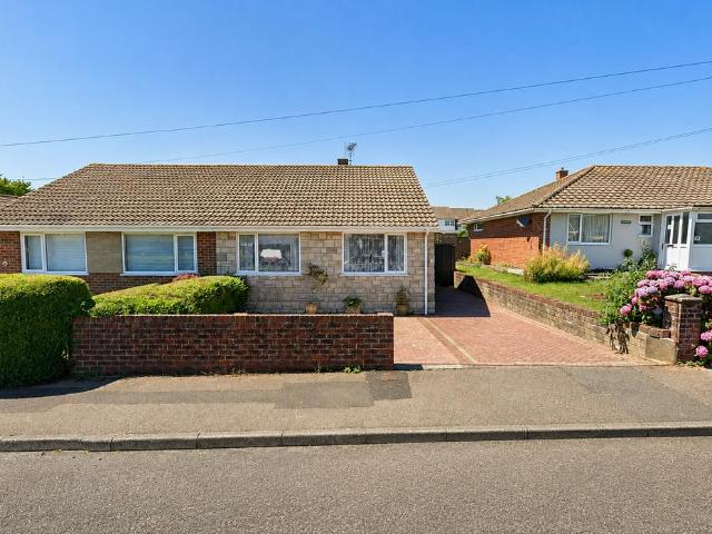 Bungalow for sale in Capel-le-Ferne, Dover