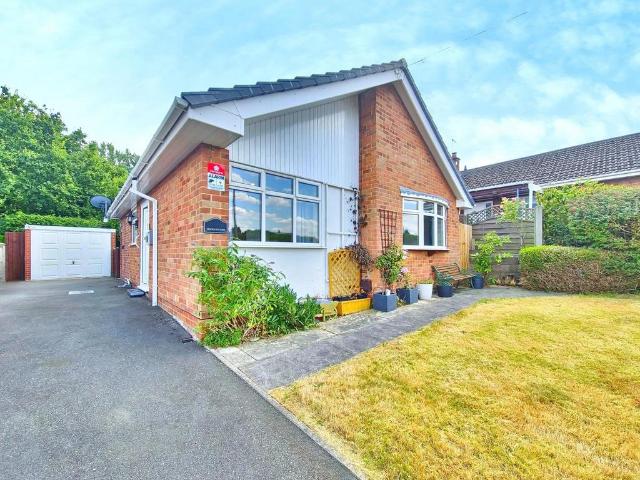 Bungalow for sale in Winshill, Beamhurst