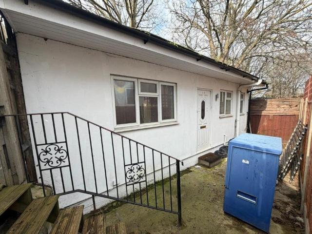 Bungalow for sale in London Borough of Lewisham, Ladywell