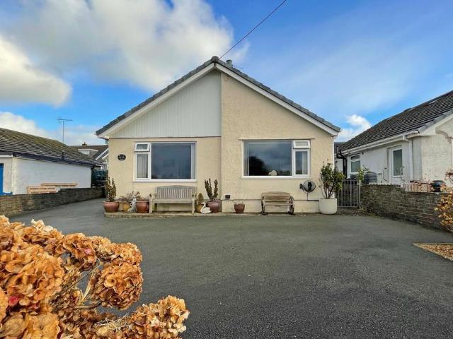 Bungalow for sale in Llanfair-Mathafarn-Eithaf, Benllech