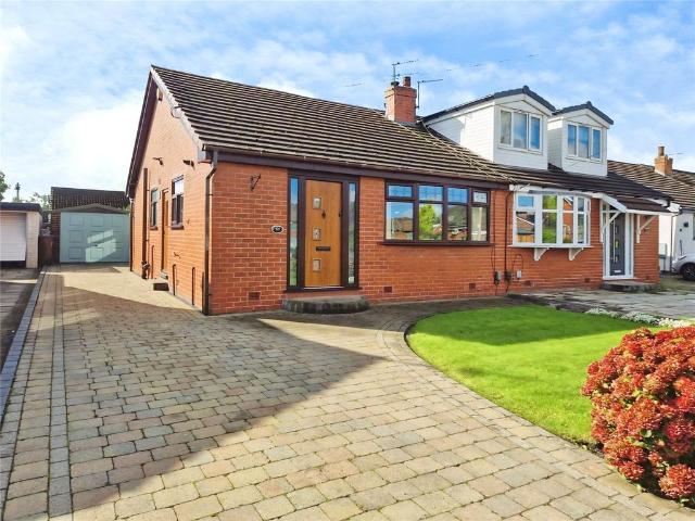 Bungalow for sale in Ellenbrook, Salford
