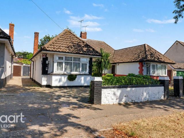 Bungalow for sale in Alton Barnes, Essex