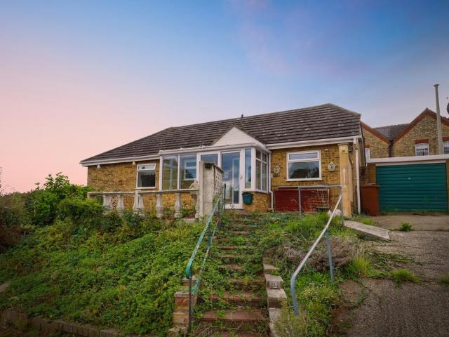 Bungalow for sale in Upper Upnor, Frindsbury