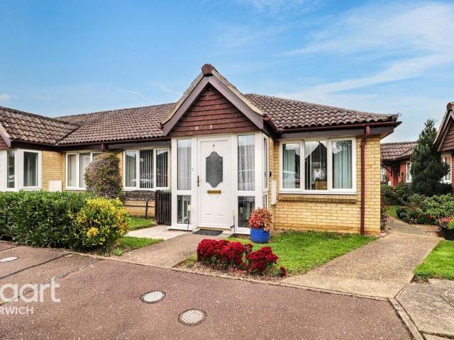 Bungalow for sale in Acle, Crostwick