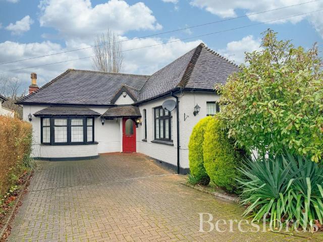 Bungalow for sale in Ardleigh Green, Greater London