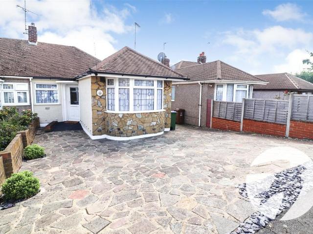 Bungalow for sale in Barnehurst, Greater London