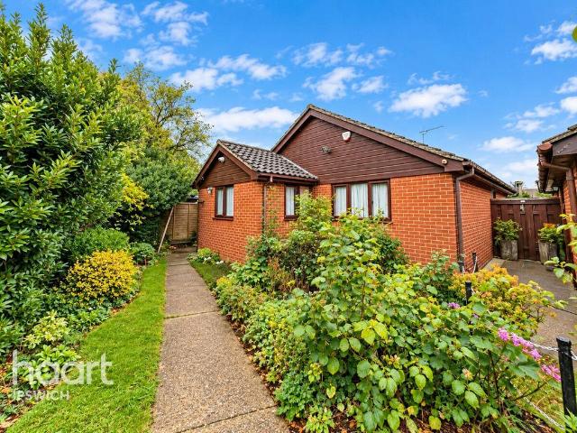Bungalow for sale in California, Ipswich