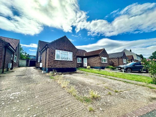 Bungalow for sale in Harold Wood, Greater London