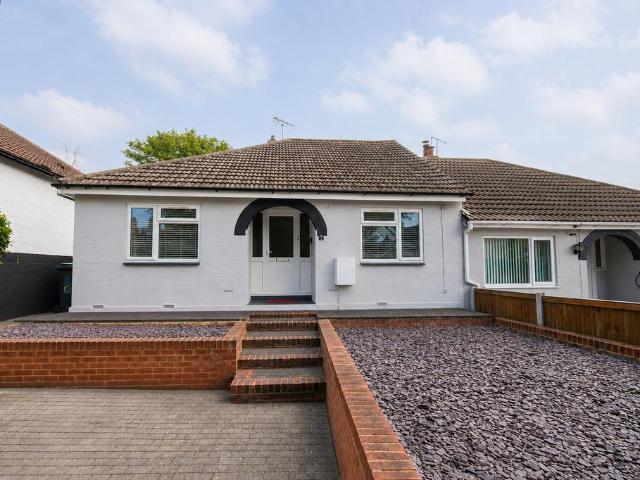 Bungalow for sale in The Bridge, Kent