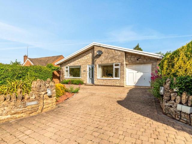 Bungalow for sale in Crookhill, Worcestershire