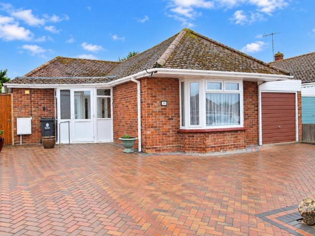 Bungalow for sale in Frinton-on-Sea, Tendring