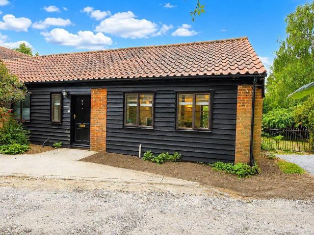 Bungalow for sale in Midway, Kent