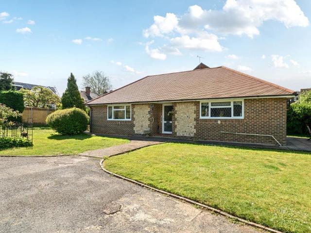 Bungalow for sale in Nepcote, Clapham